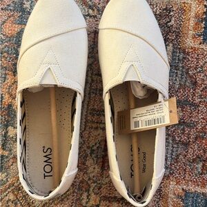 TOMS Women's Classic Slip-On in Cream Canvas